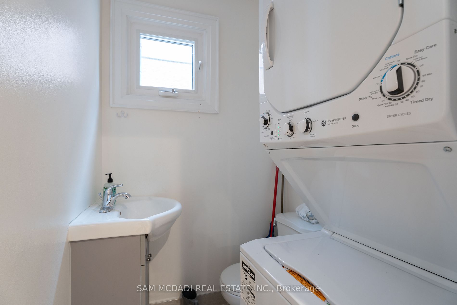 4484 Jenkins Cres