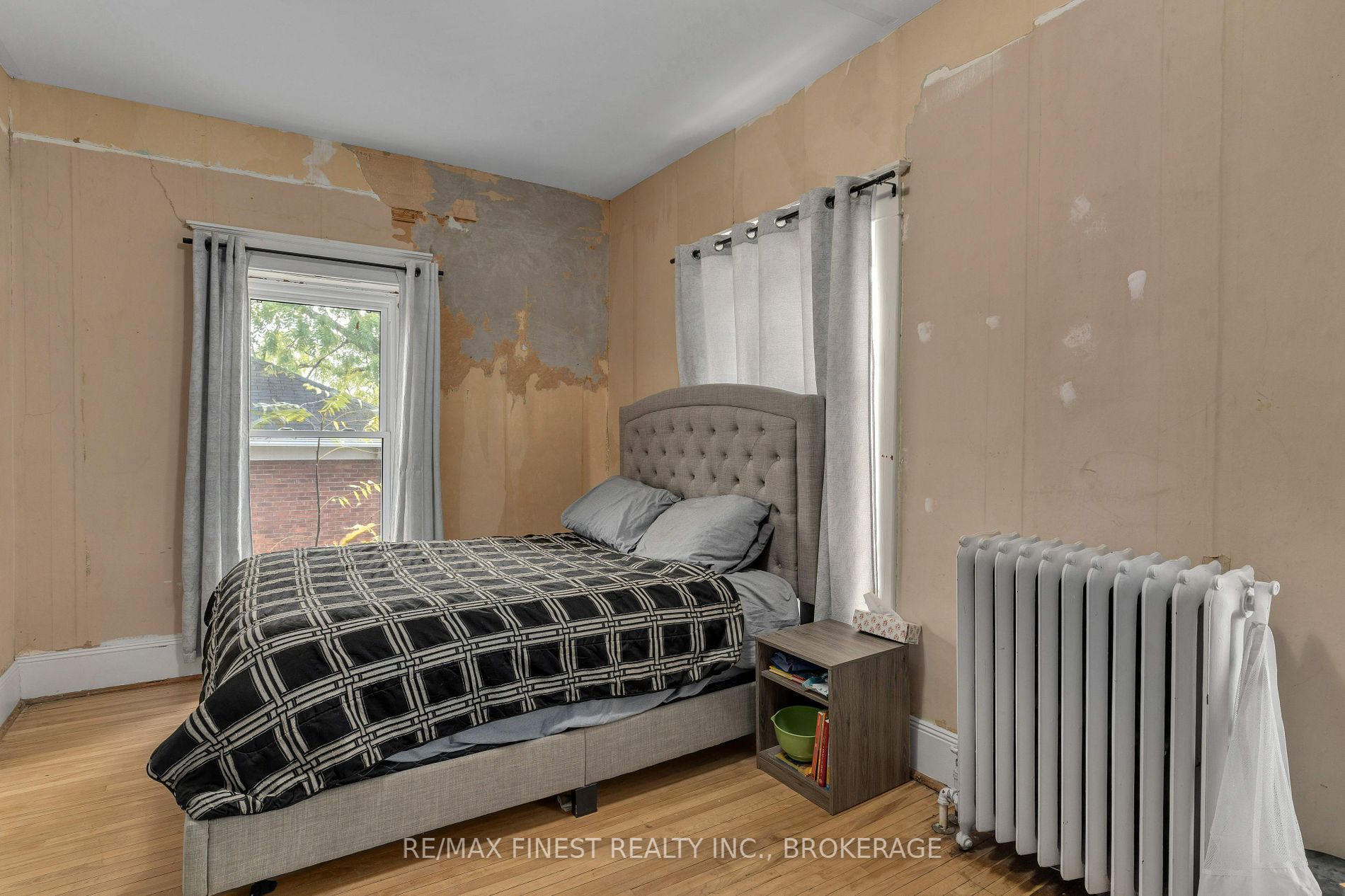 127 Robert St