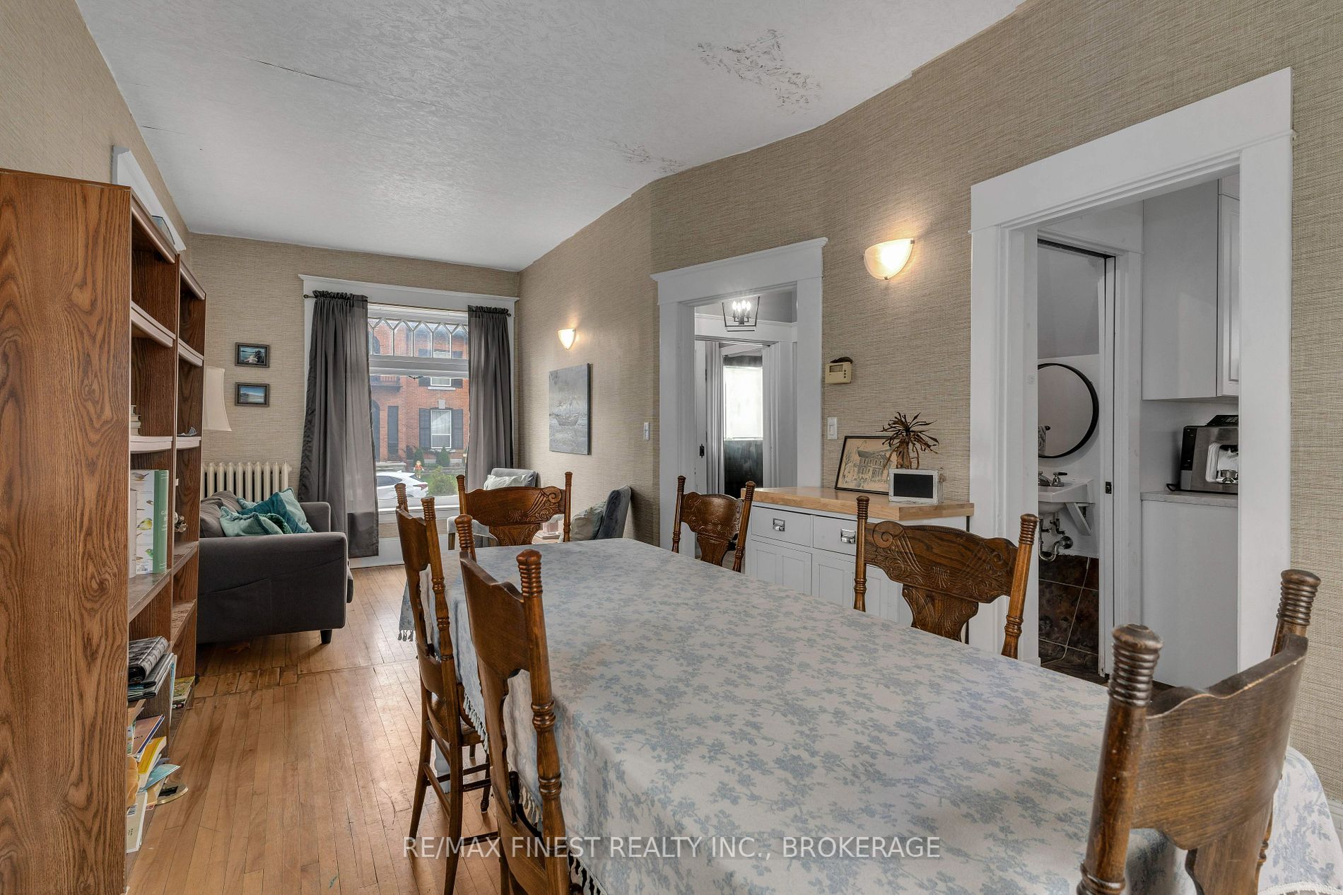 127 Robert St