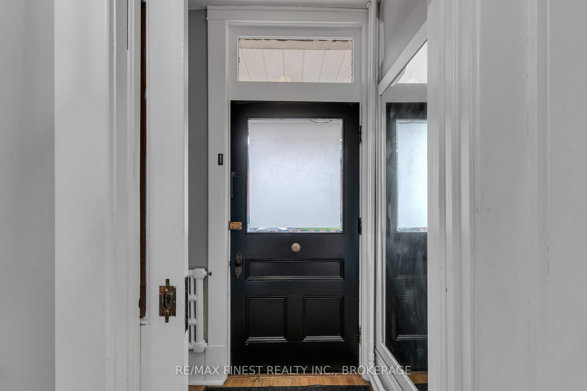 127 Robert St