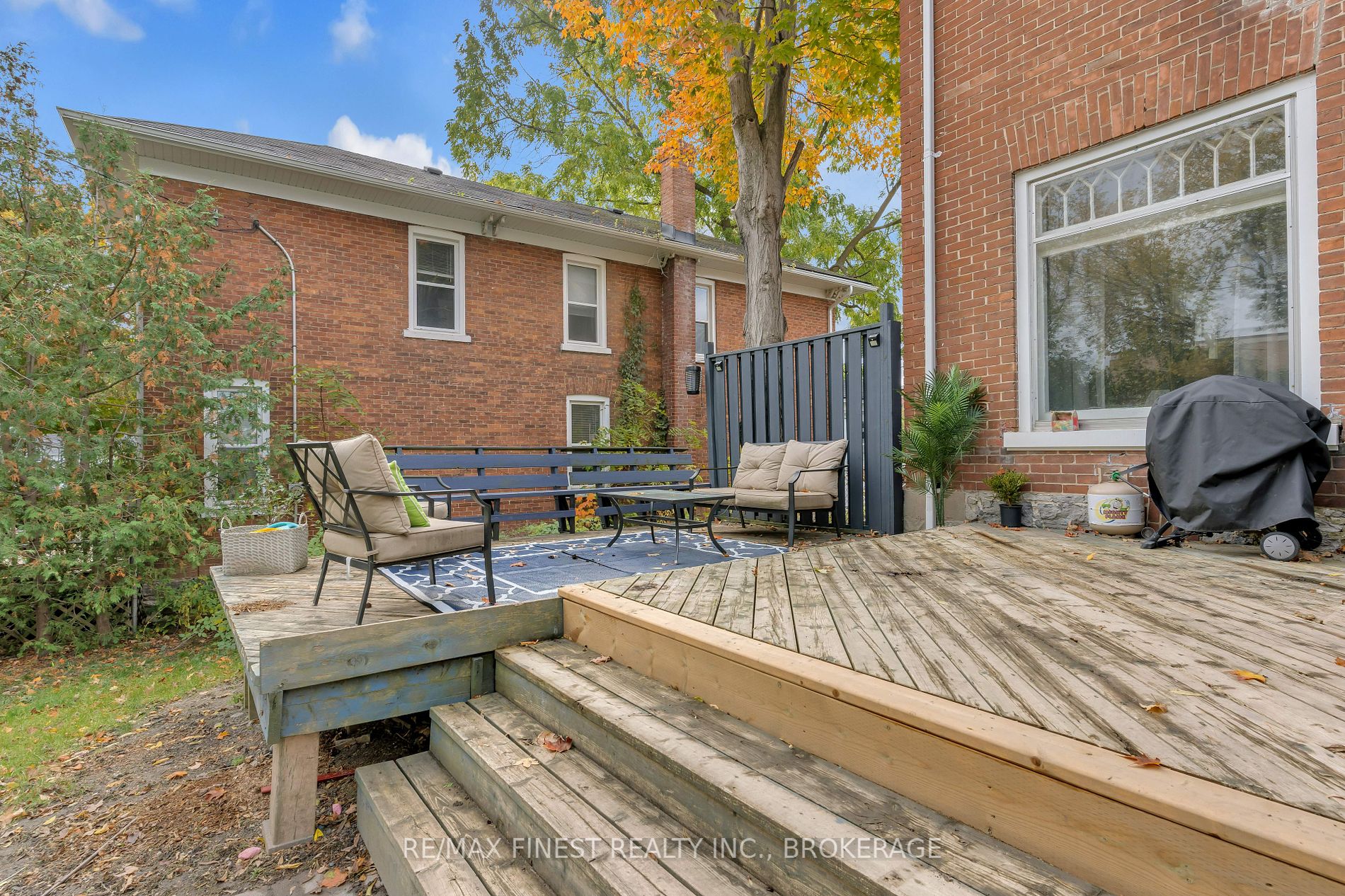 127 Robert St