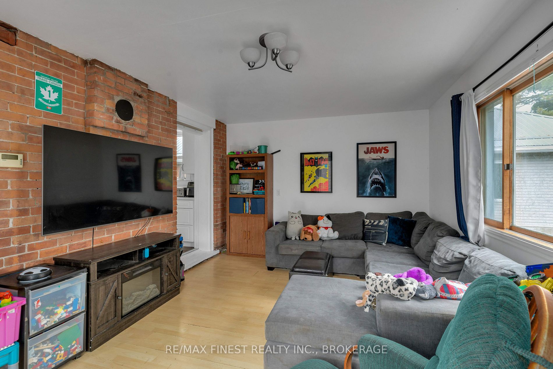 127 Robert St