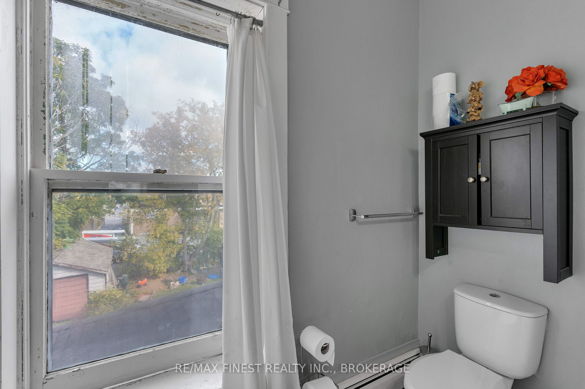 127 Robert St