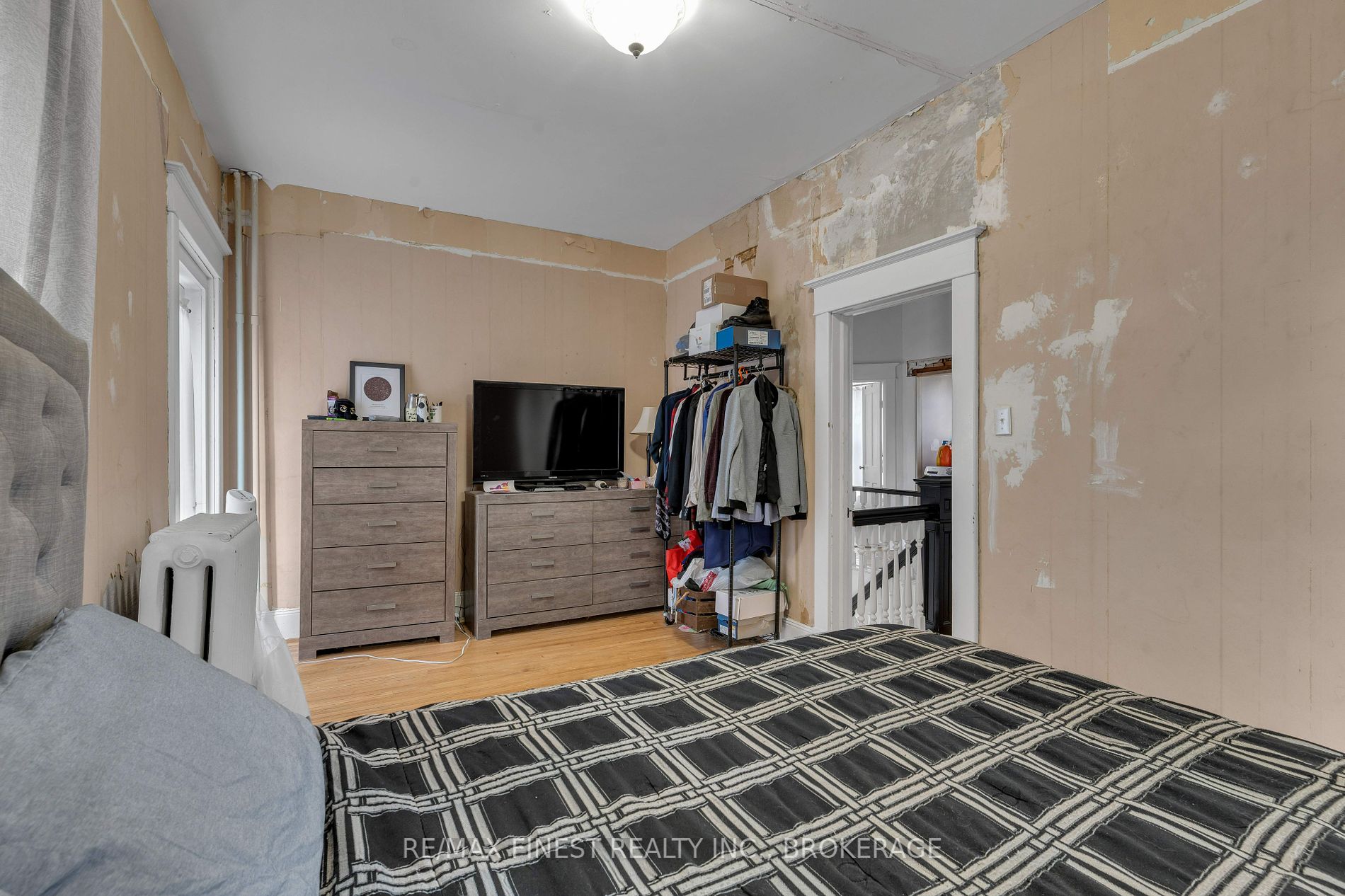 127 Robert St