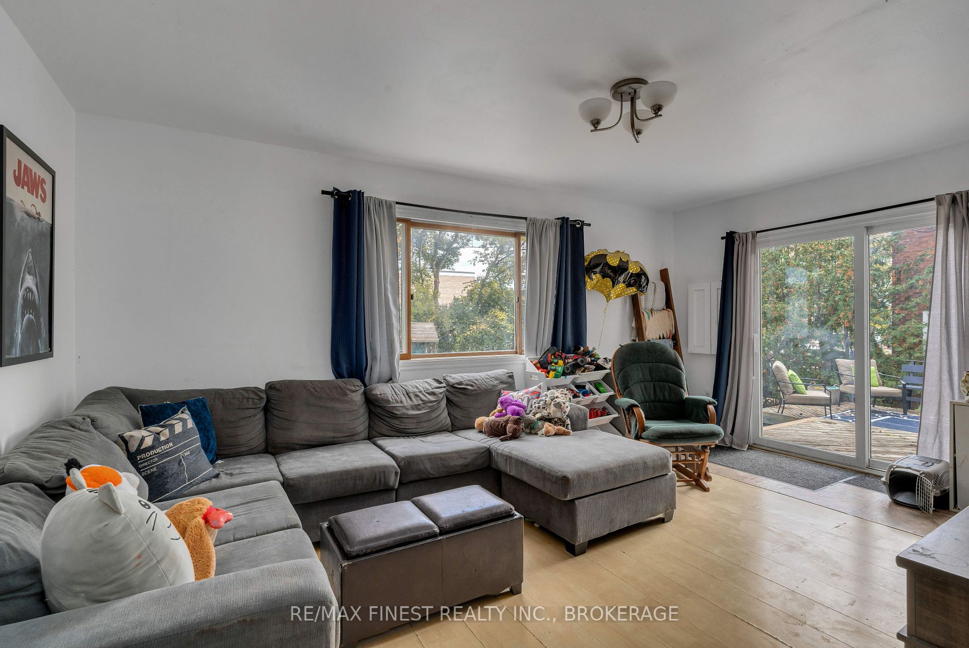127 Robert St
