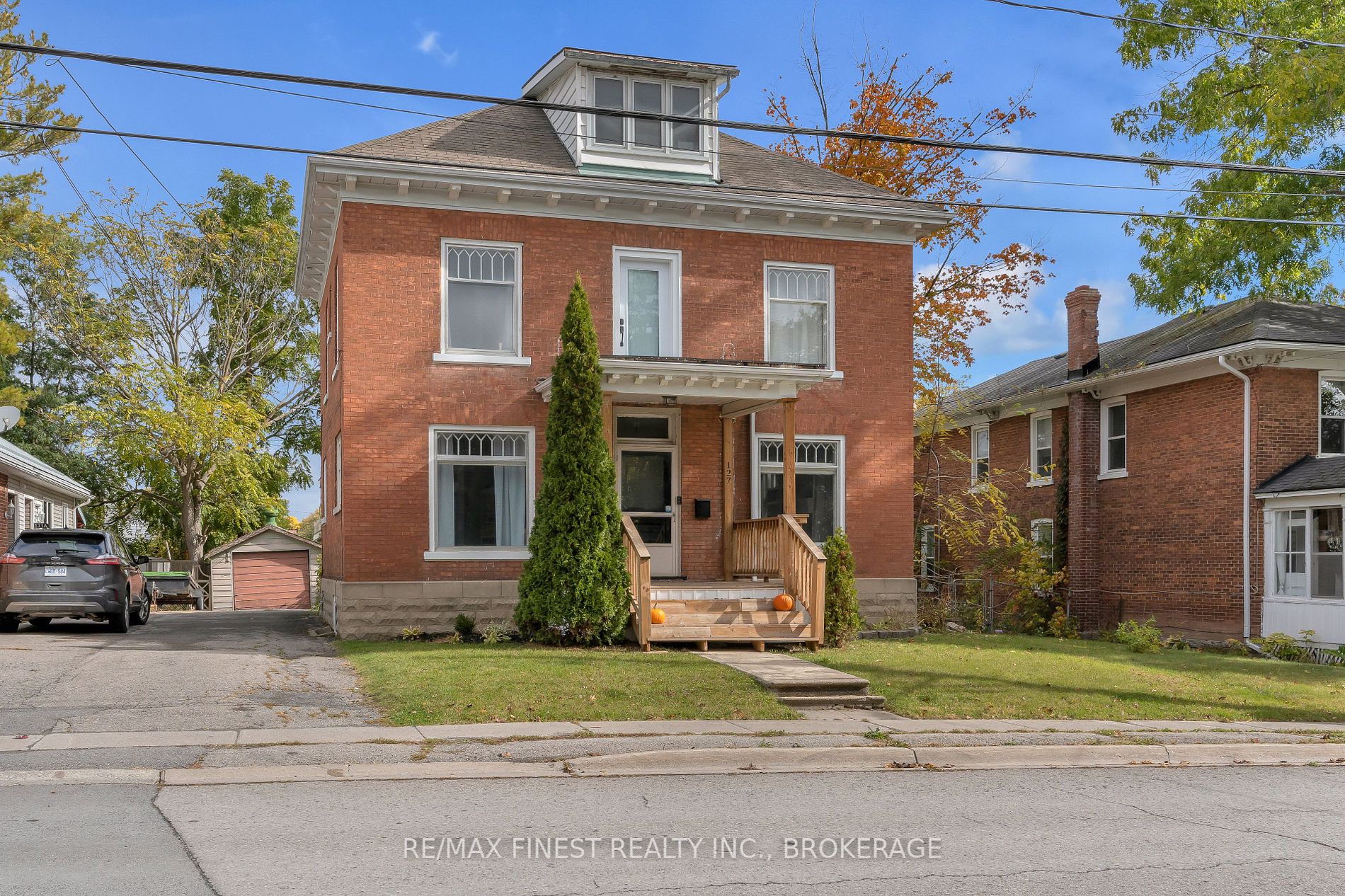 127 Robert St