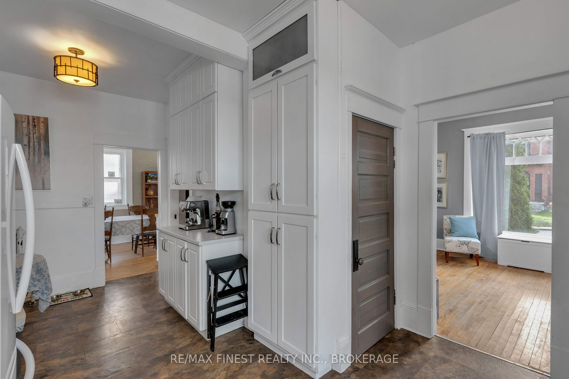 127 Robert St