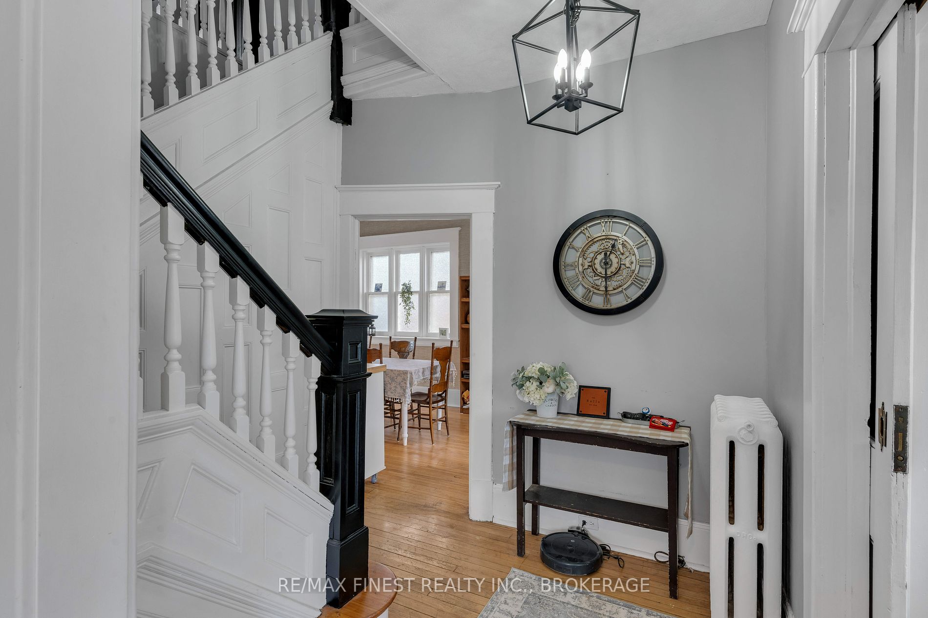 127 Robert St