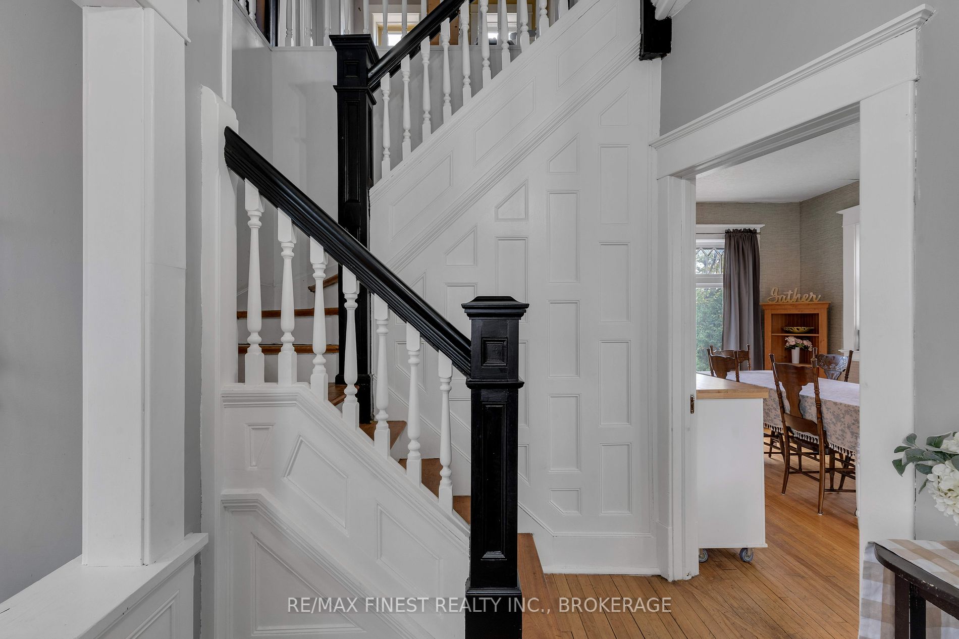 127 Robert St
