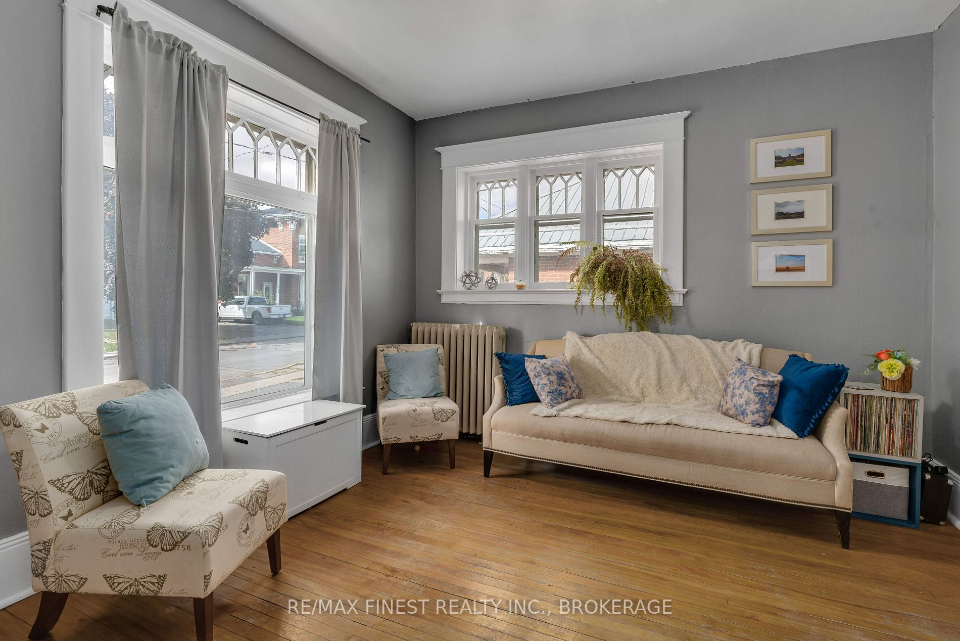 127 Robert St
