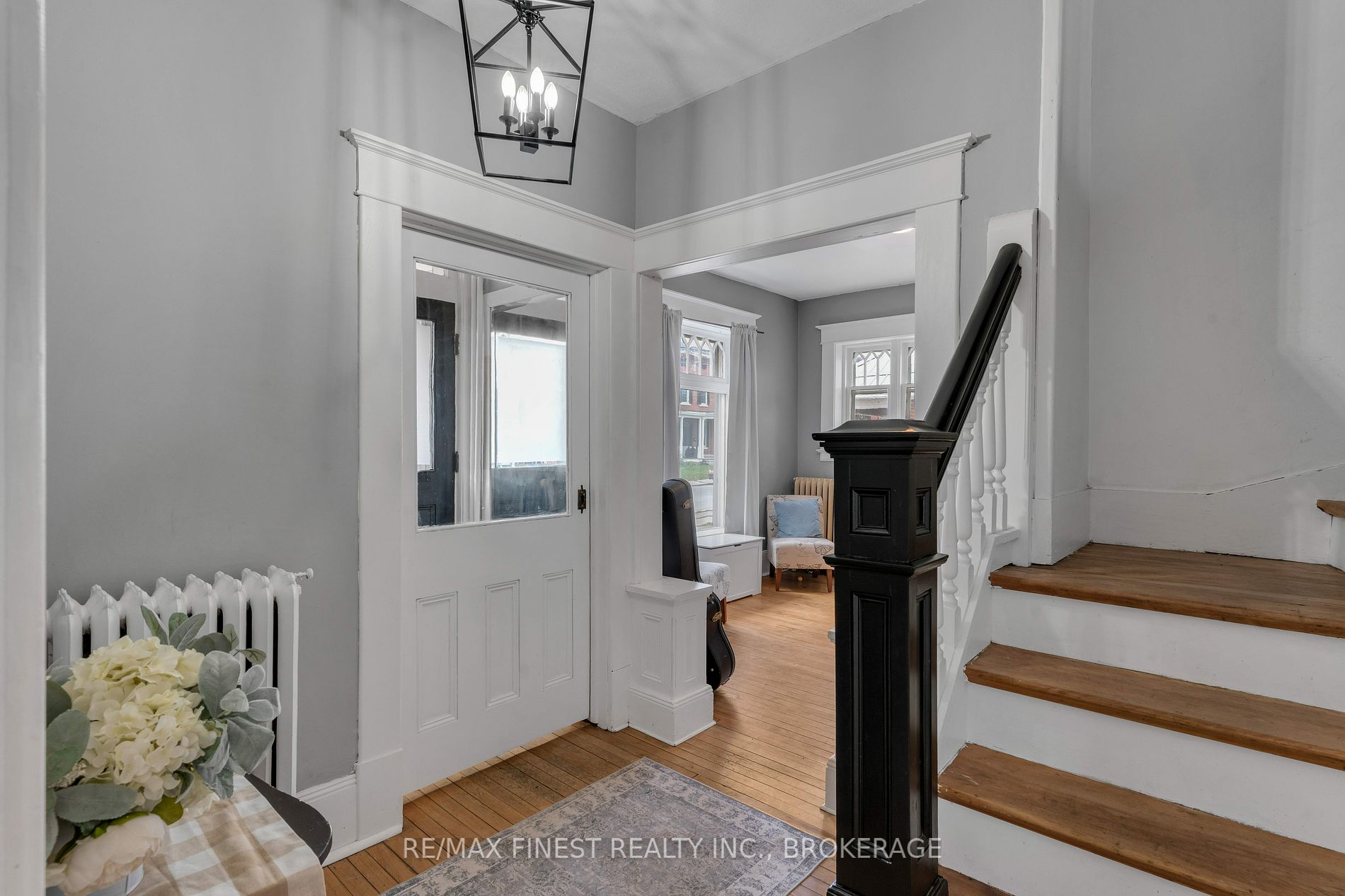 127 Robert St