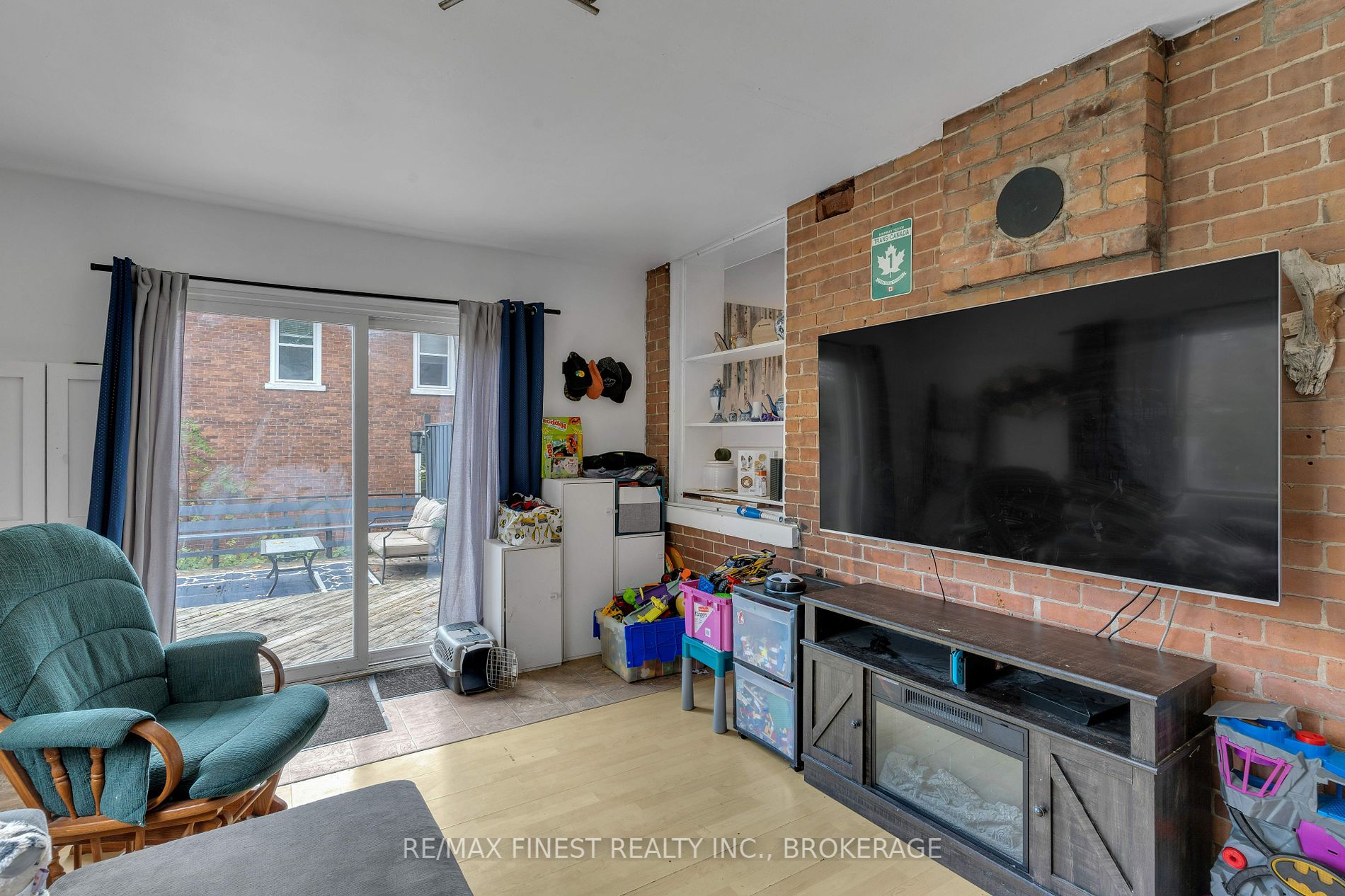 127 Robert St