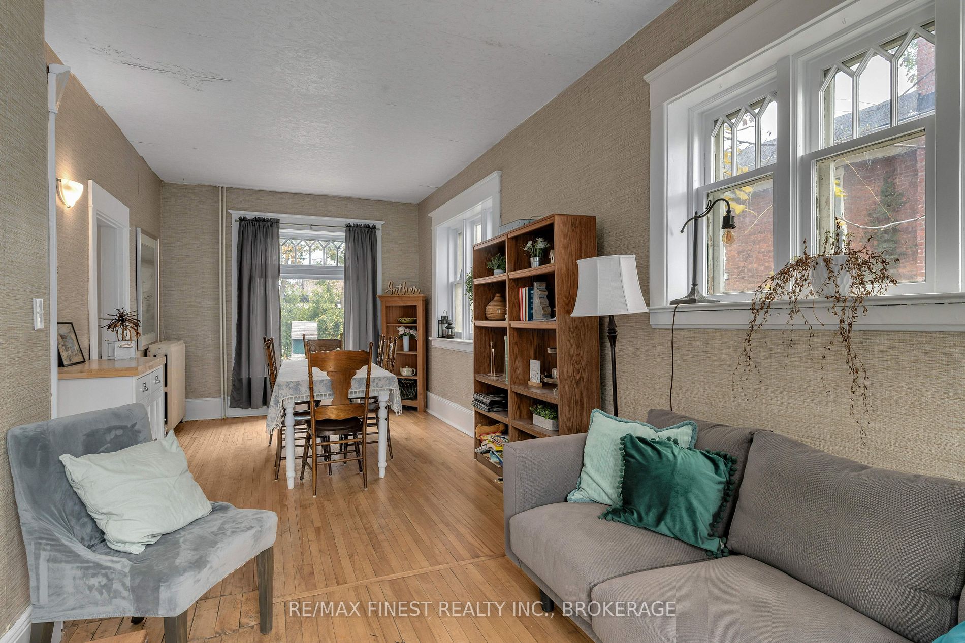 127 Robert St