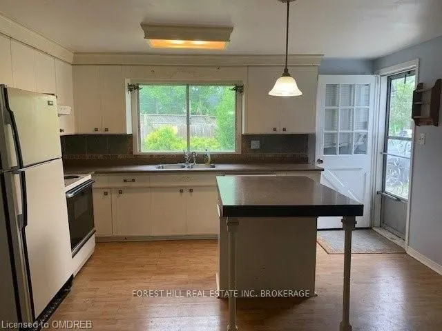 18 PHELPS St
