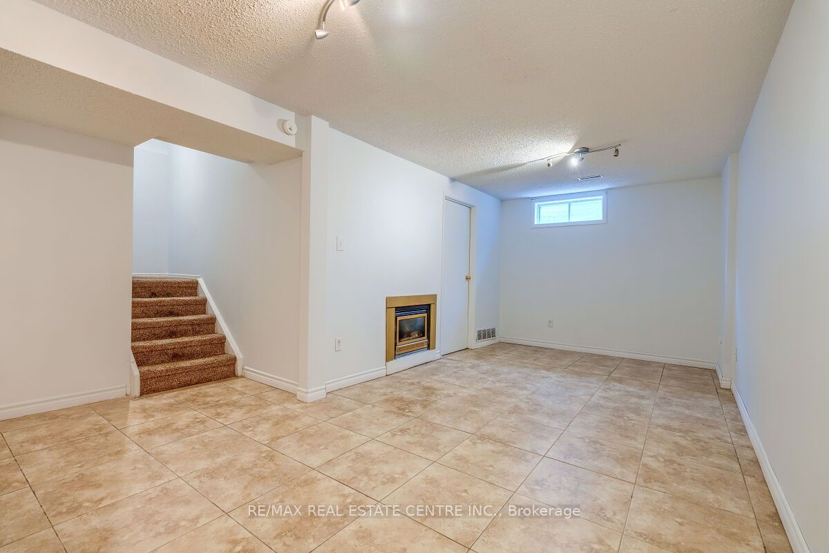 125 Sekura Cres, #1