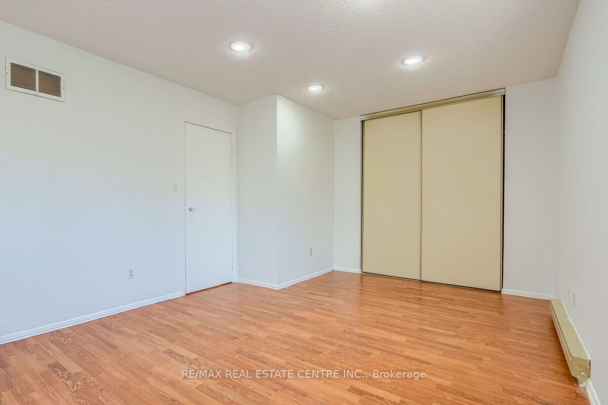 125 Sekura Cres, #1