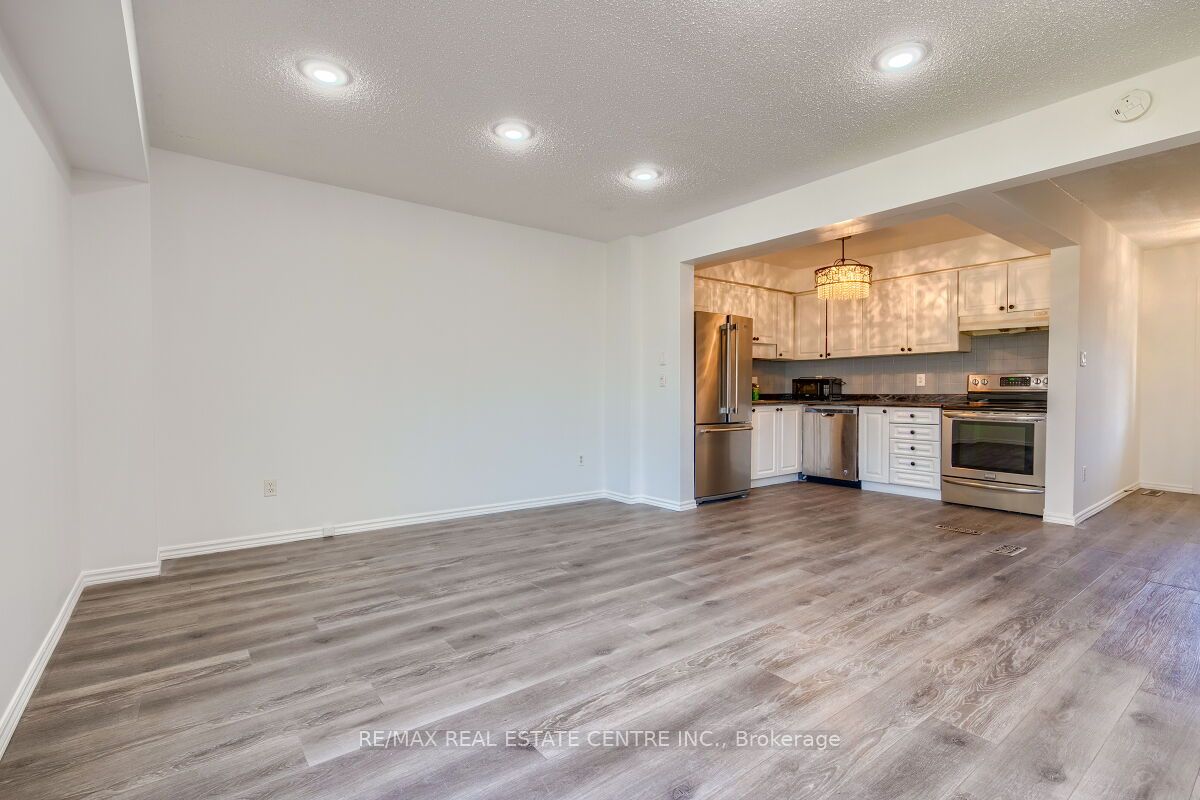 125 Sekura Cres, #1