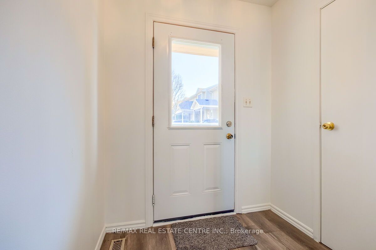 125 Sekura Cres, #1