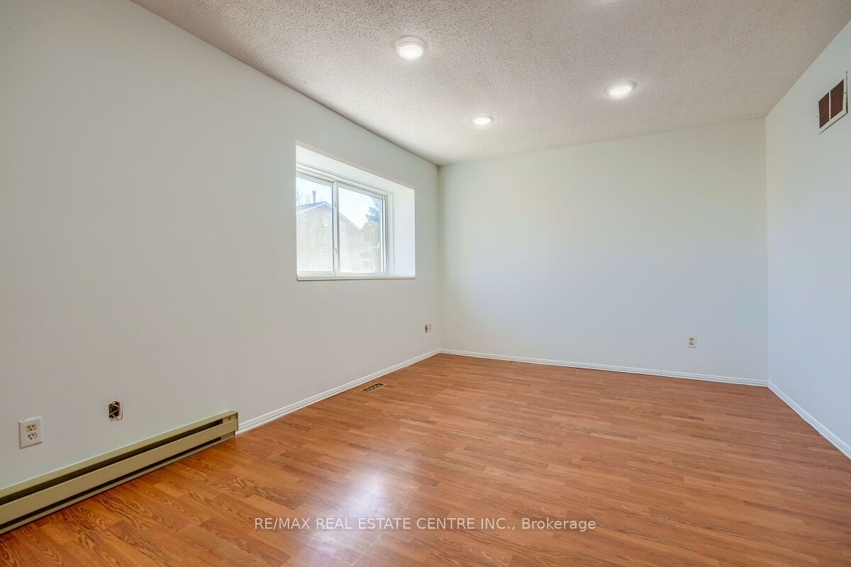 125 Sekura Cres, #1