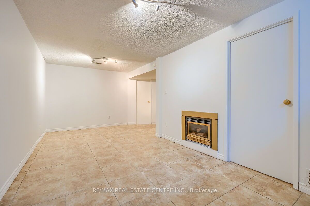 125 Sekura Cres, #1