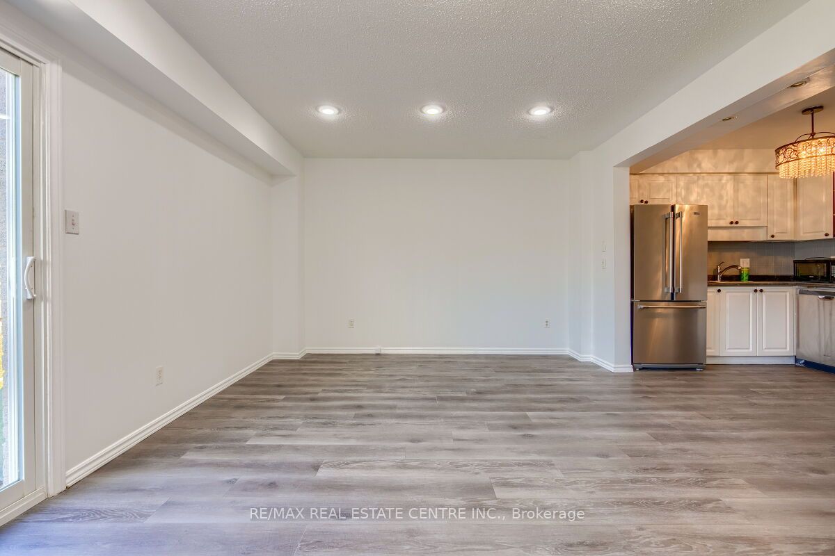 125 Sekura Cres, #1