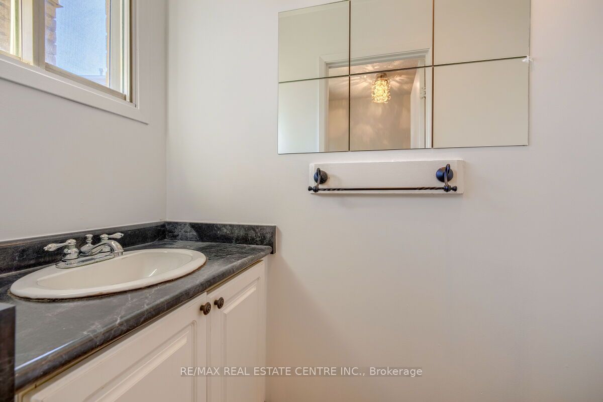 125 Sekura Cres, #1