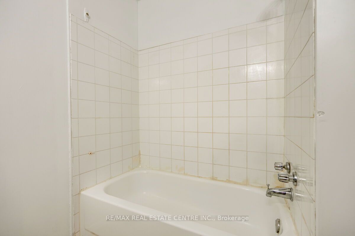 125 Sekura Cres, #1