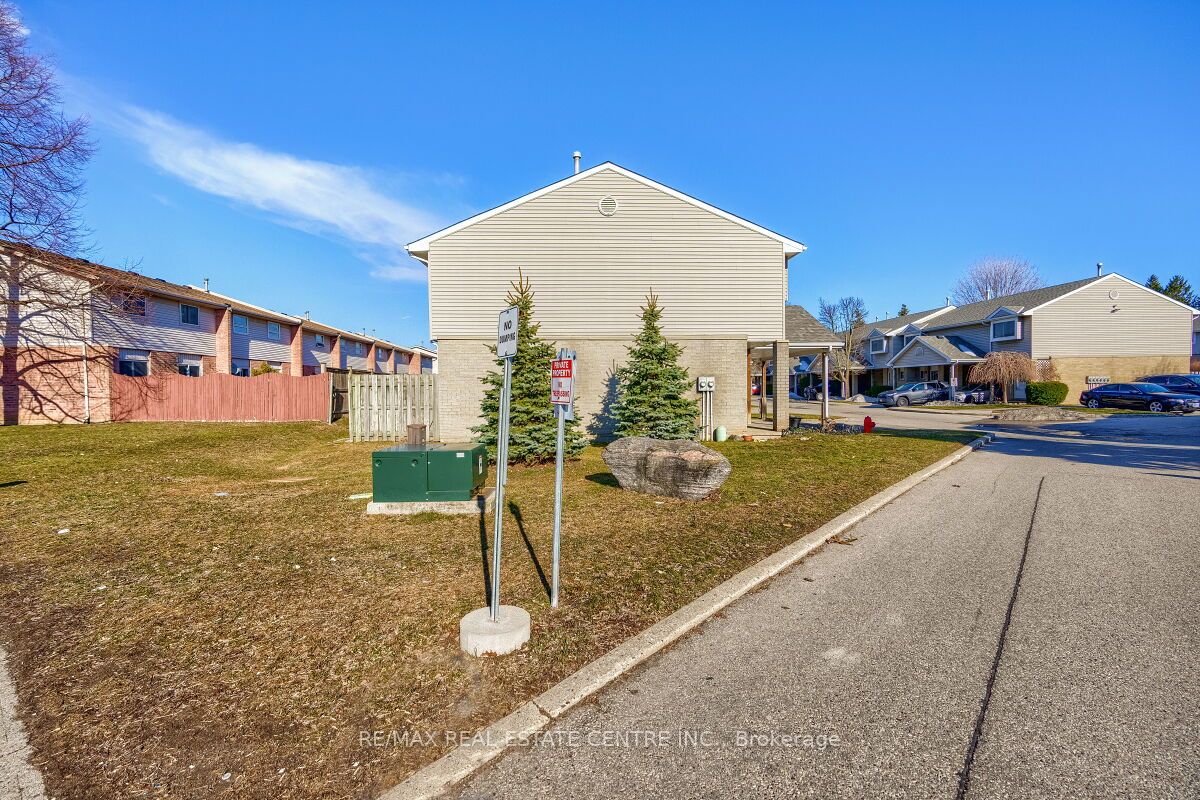 125 Sekura Cres, #1
