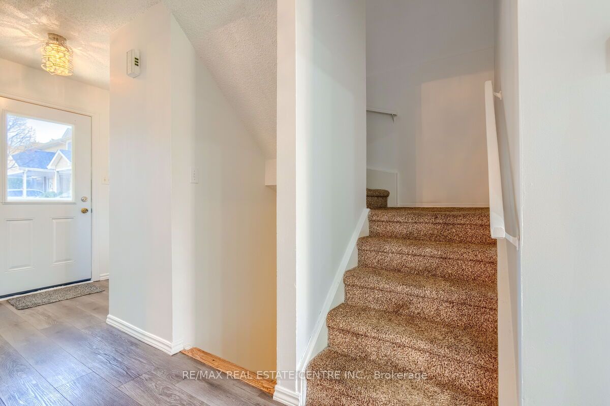 125 Sekura Cres, #1