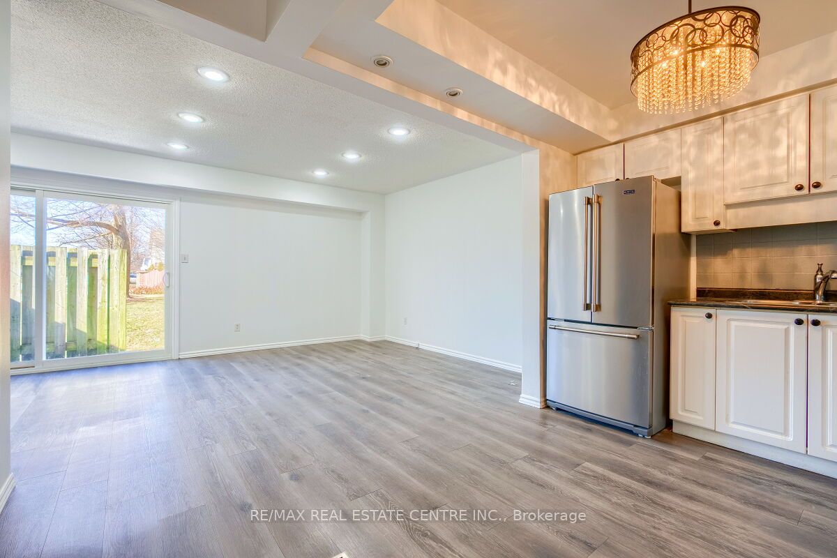 125 Sekura Cres, #1