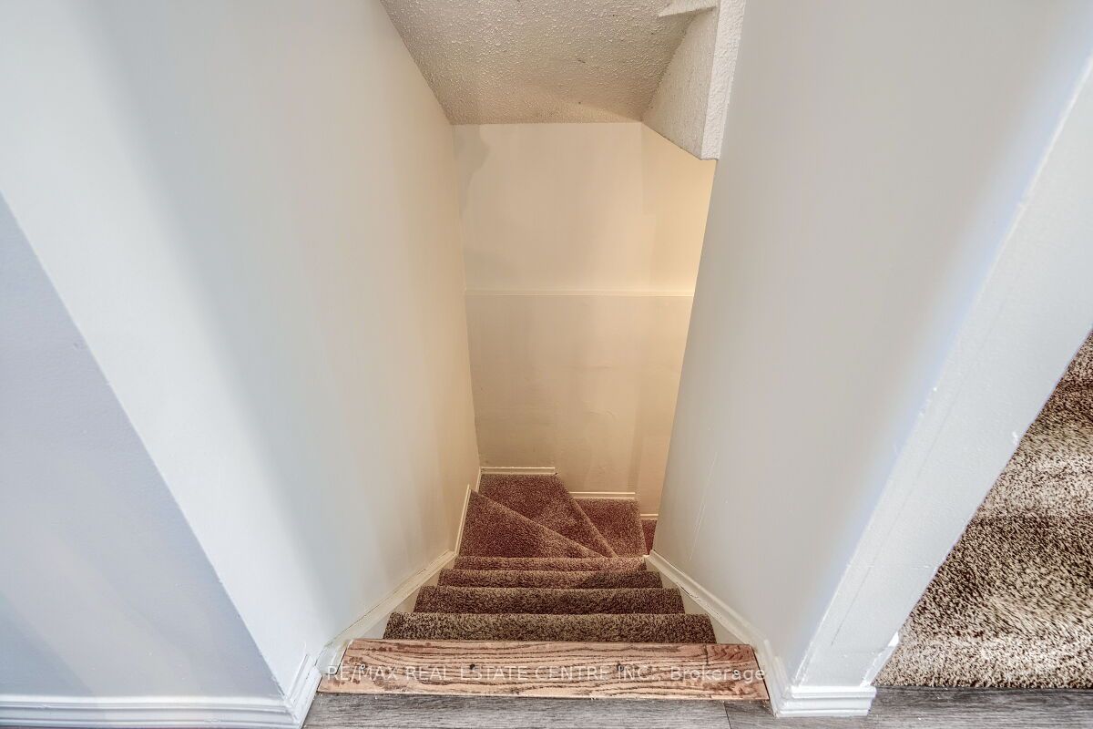 125 Sekura Cres, #1