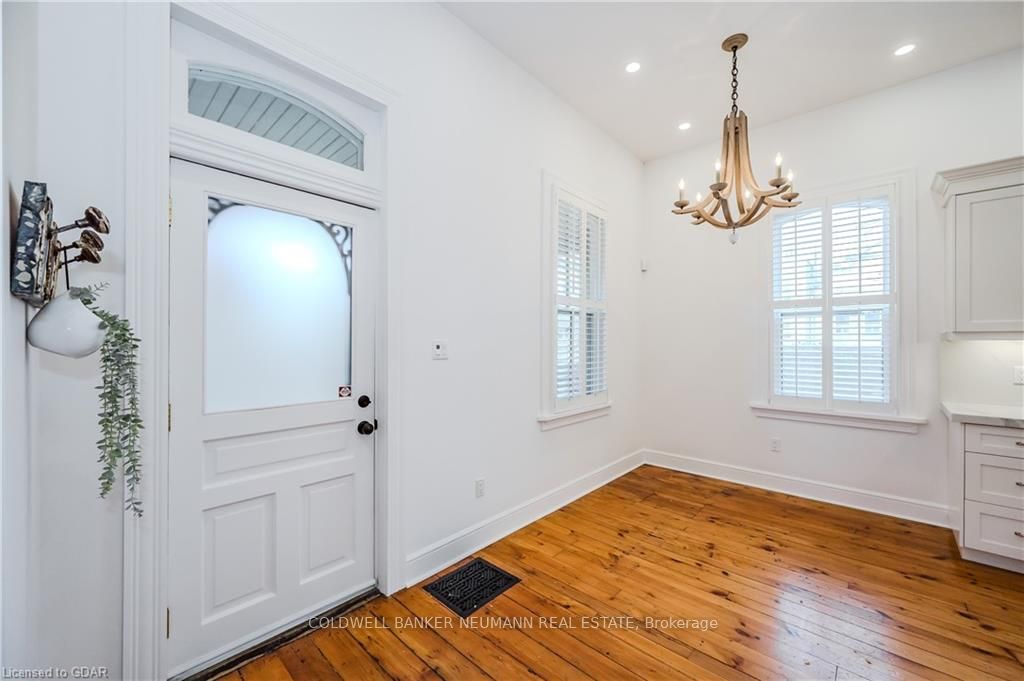 10 Kerr St