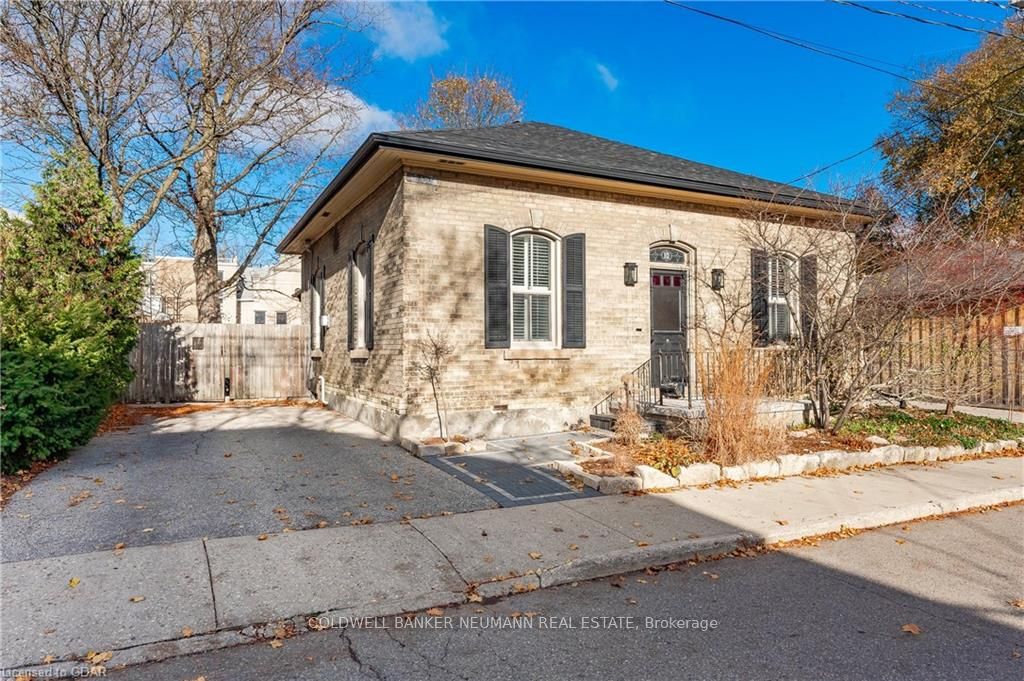 10 Kerr St