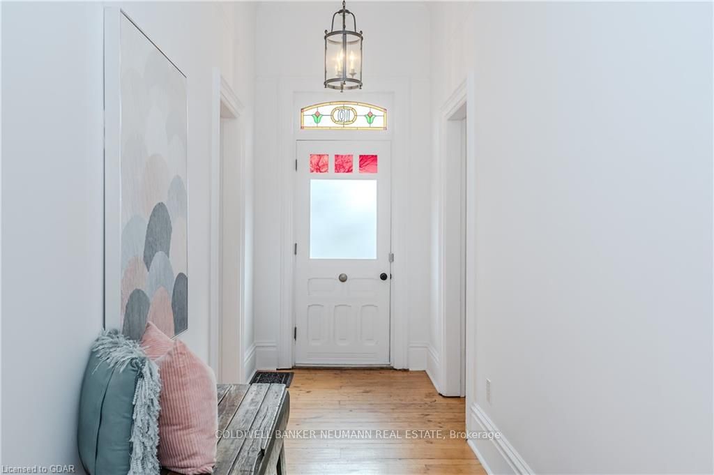 10 Kerr St