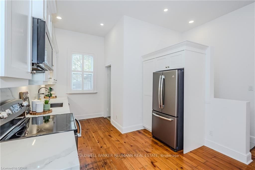10 Kerr St