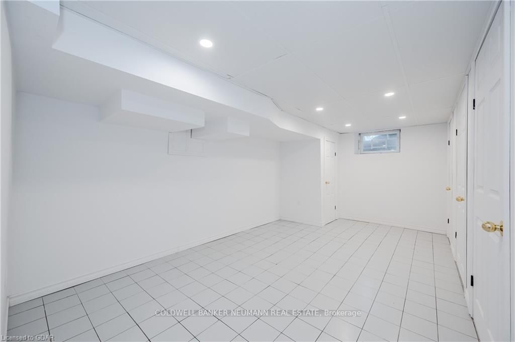 10 Kerr St