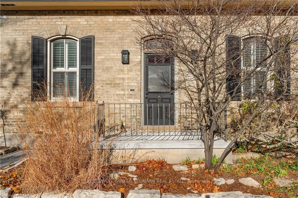 10 Kerr St