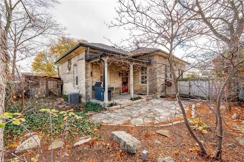 10 Kerr St