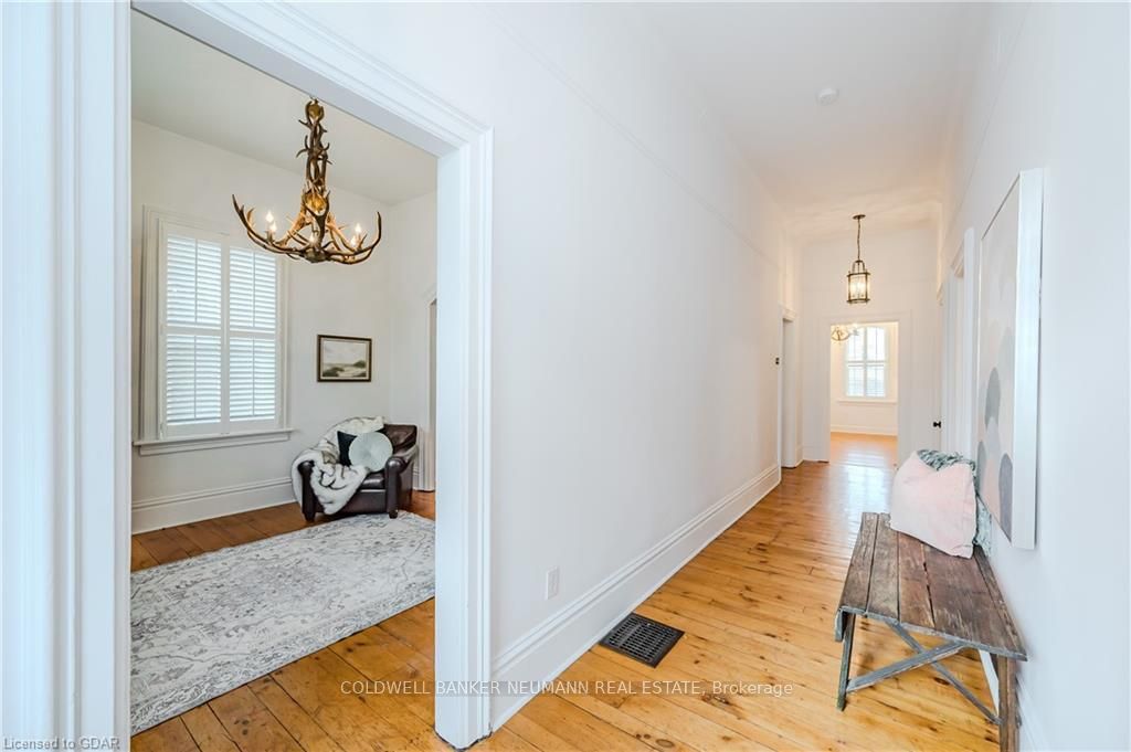 10 Kerr St