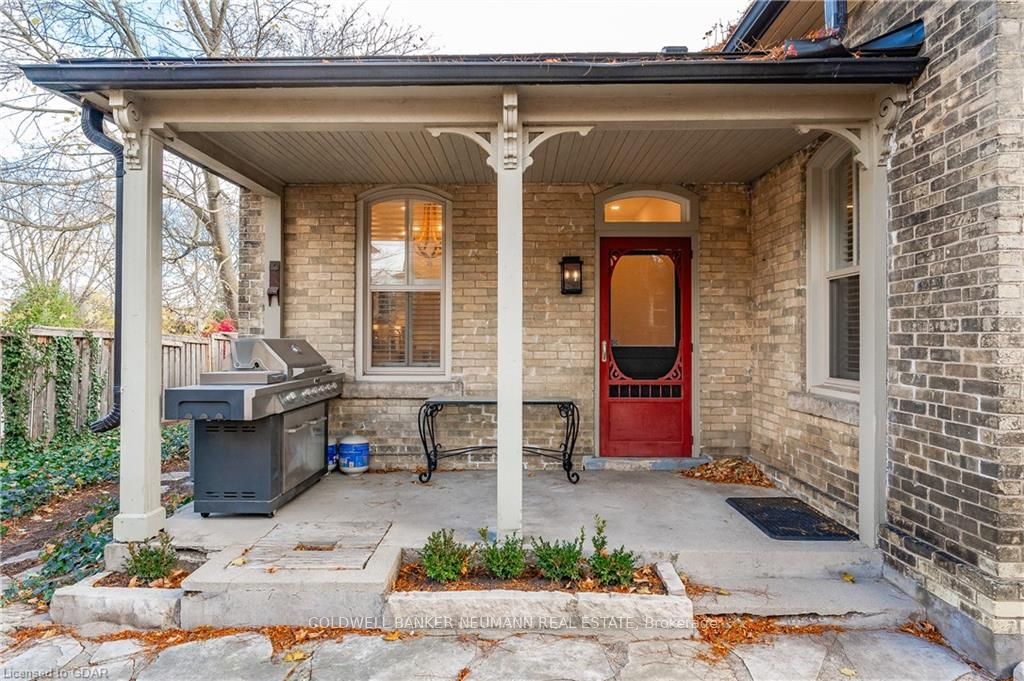 10 Kerr St
