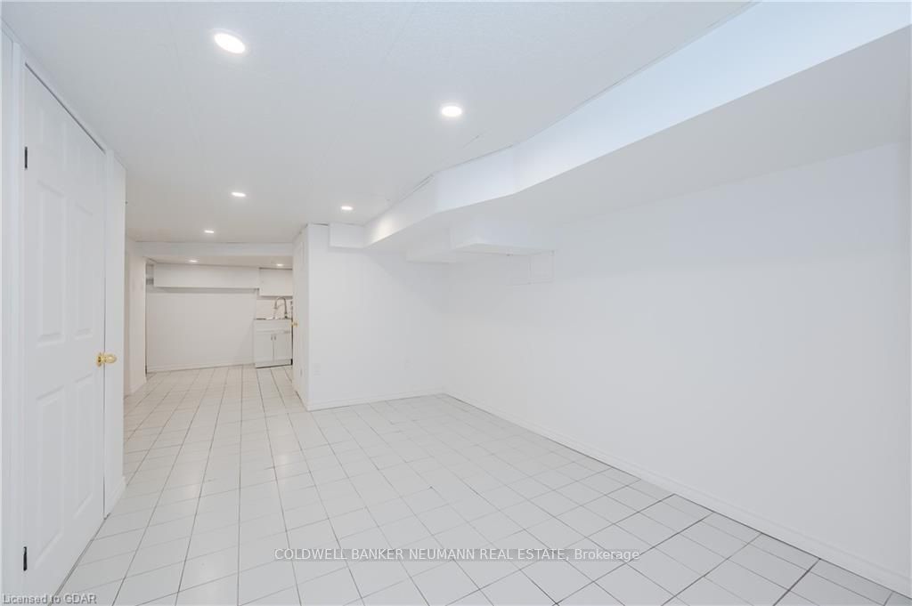 10 Kerr St