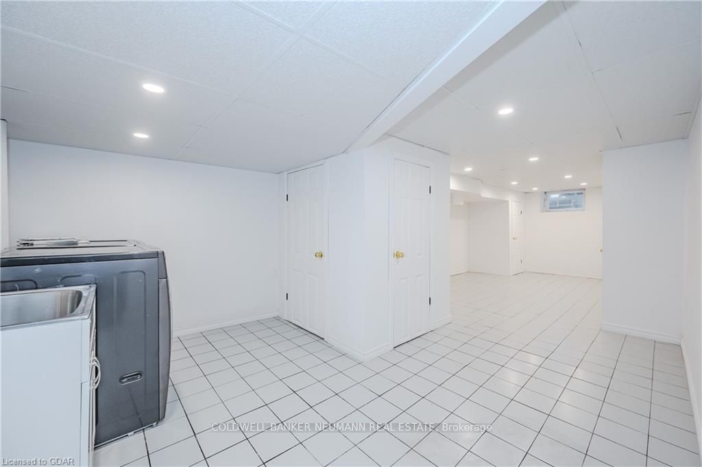 10 Kerr St
