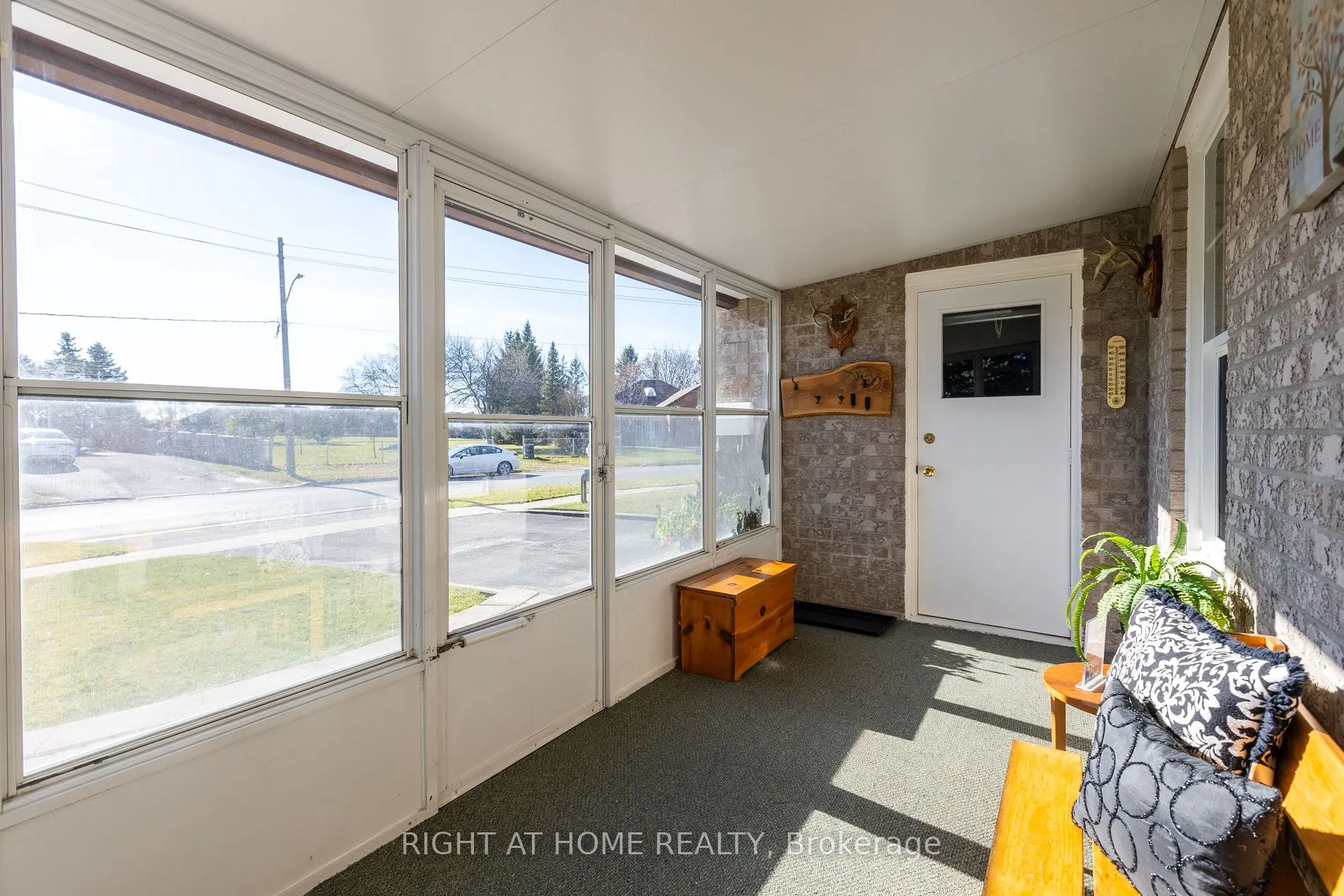 190 Elgin St