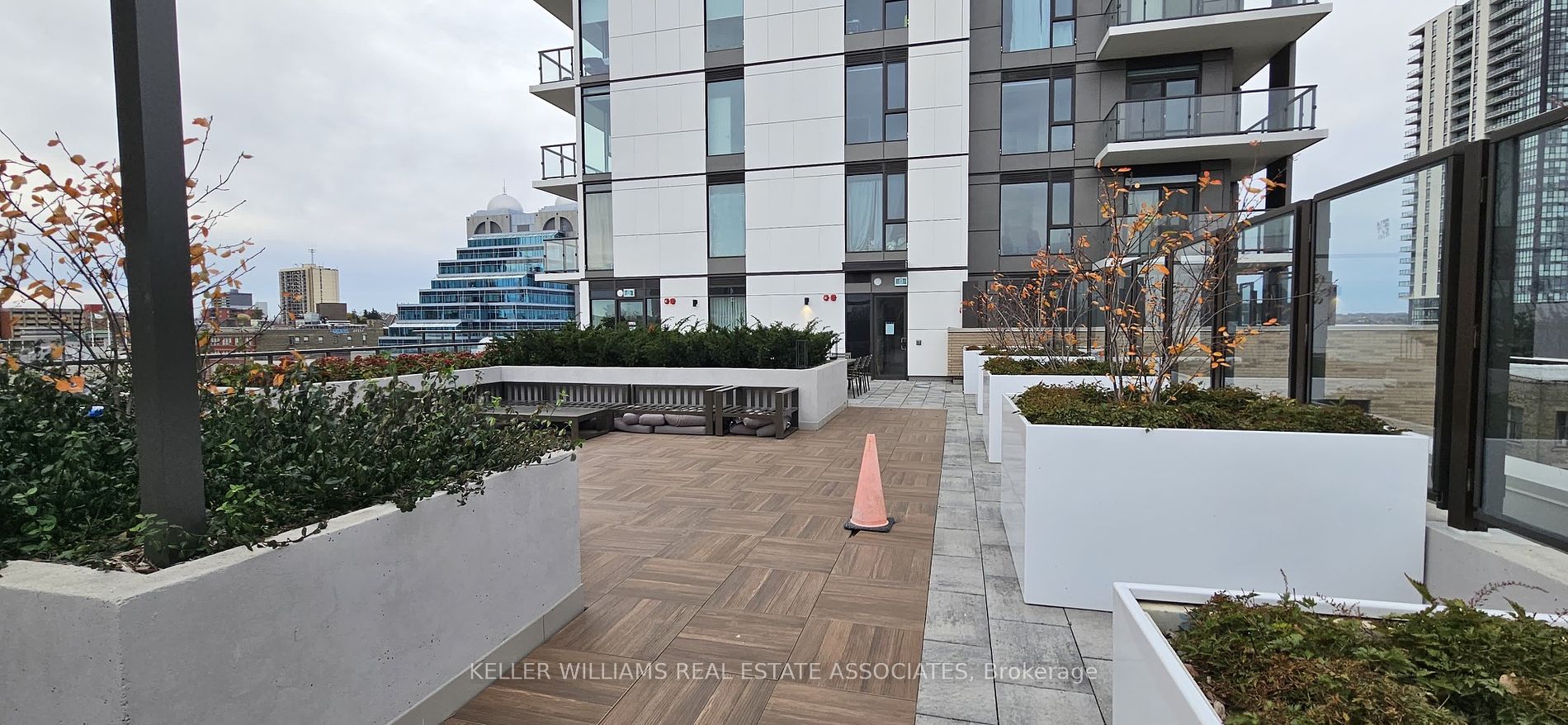 55 Duke St W, #409