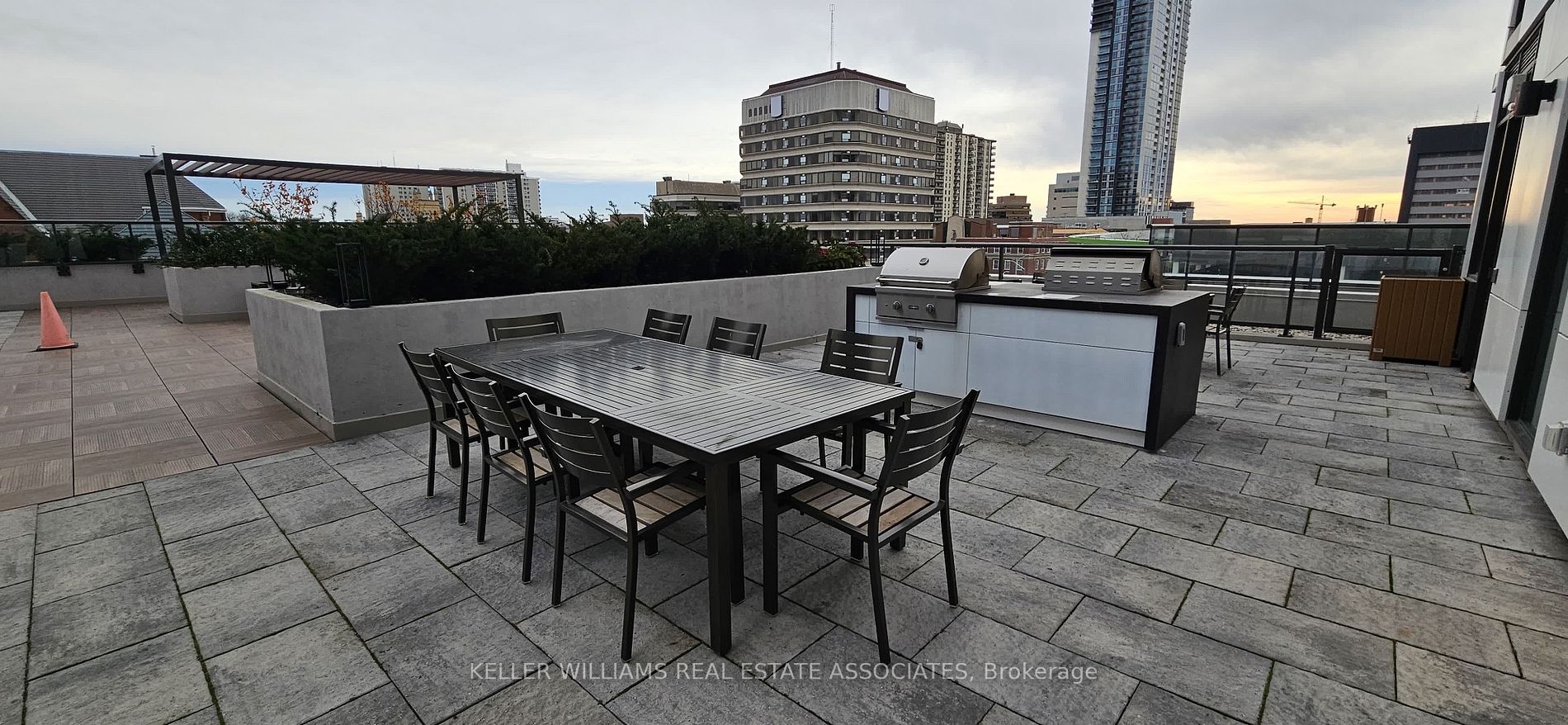 55 Duke St W, #409