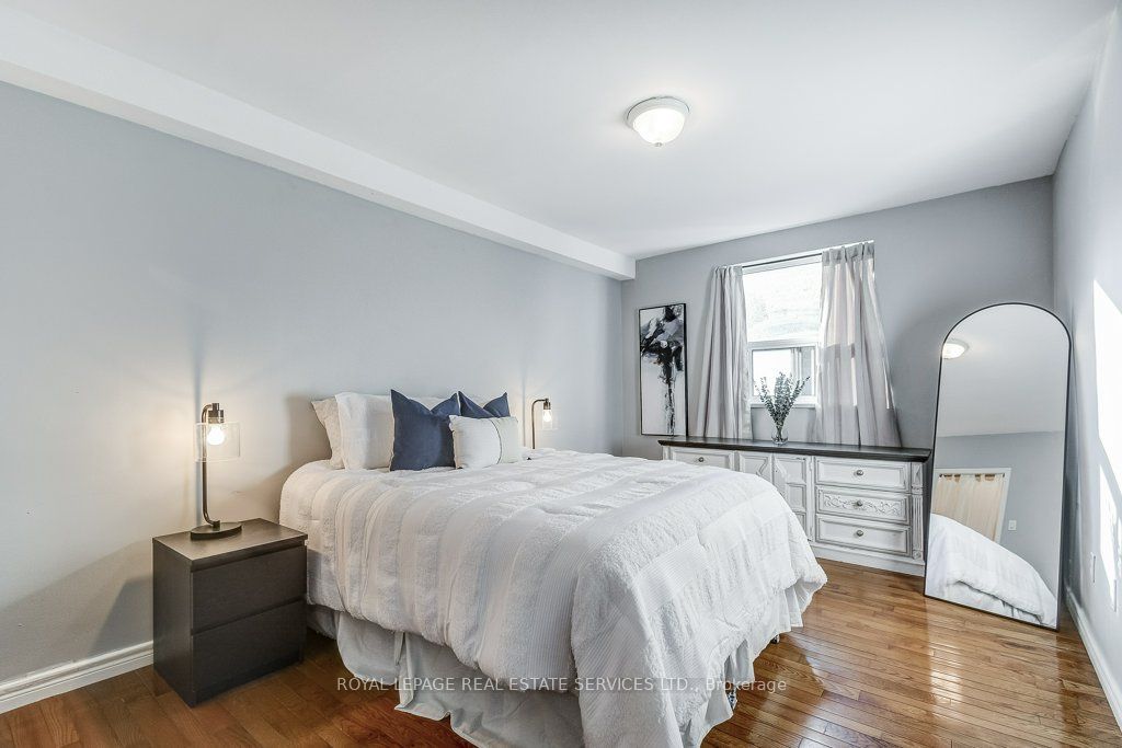 81 Charlton Ave E, #201