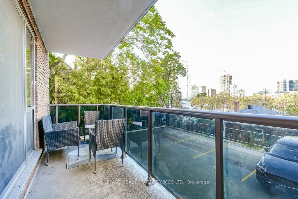 81 Charlton Ave E, #201