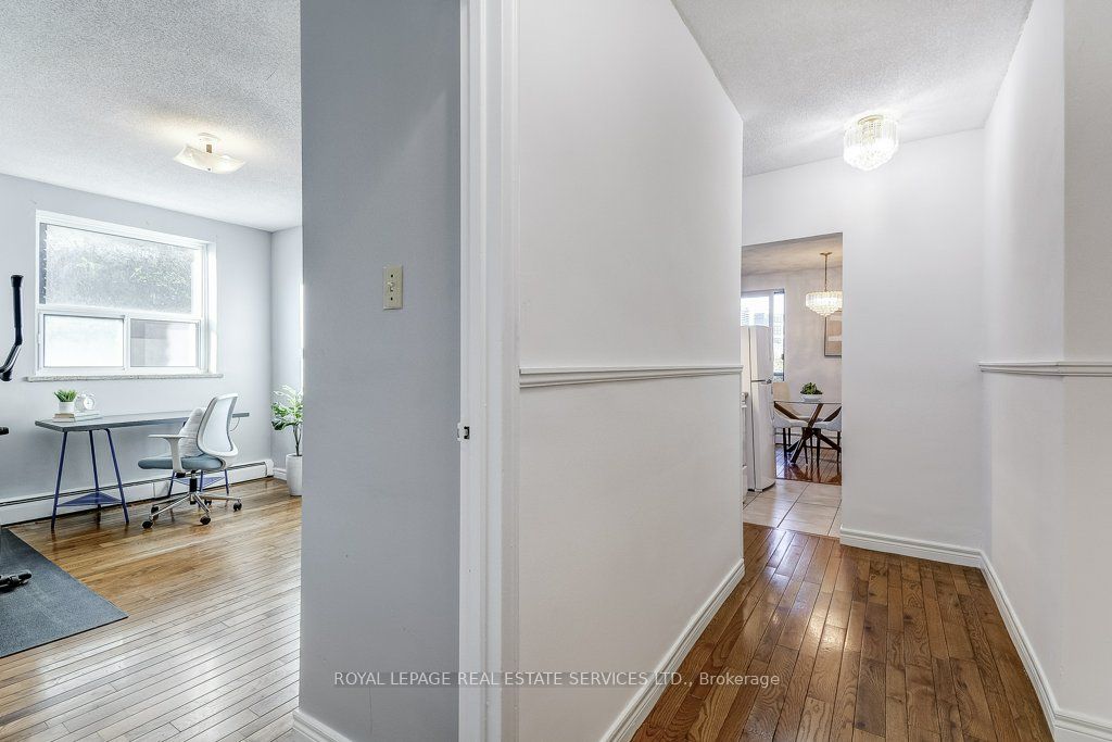 81 Charlton Ave E, #201