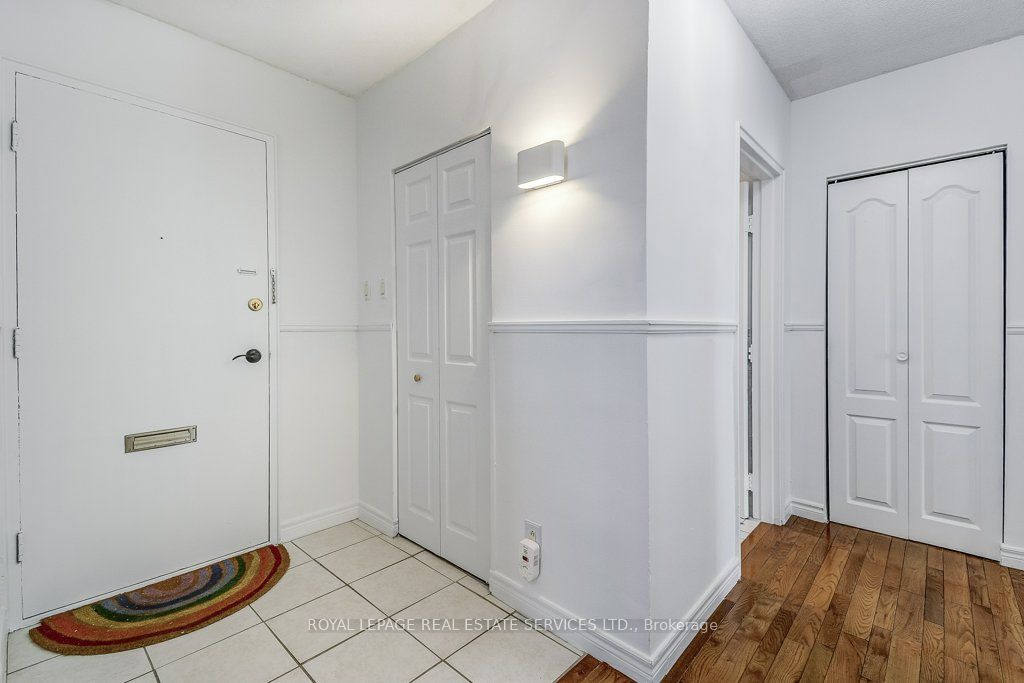 81 Charlton Ave E, #201