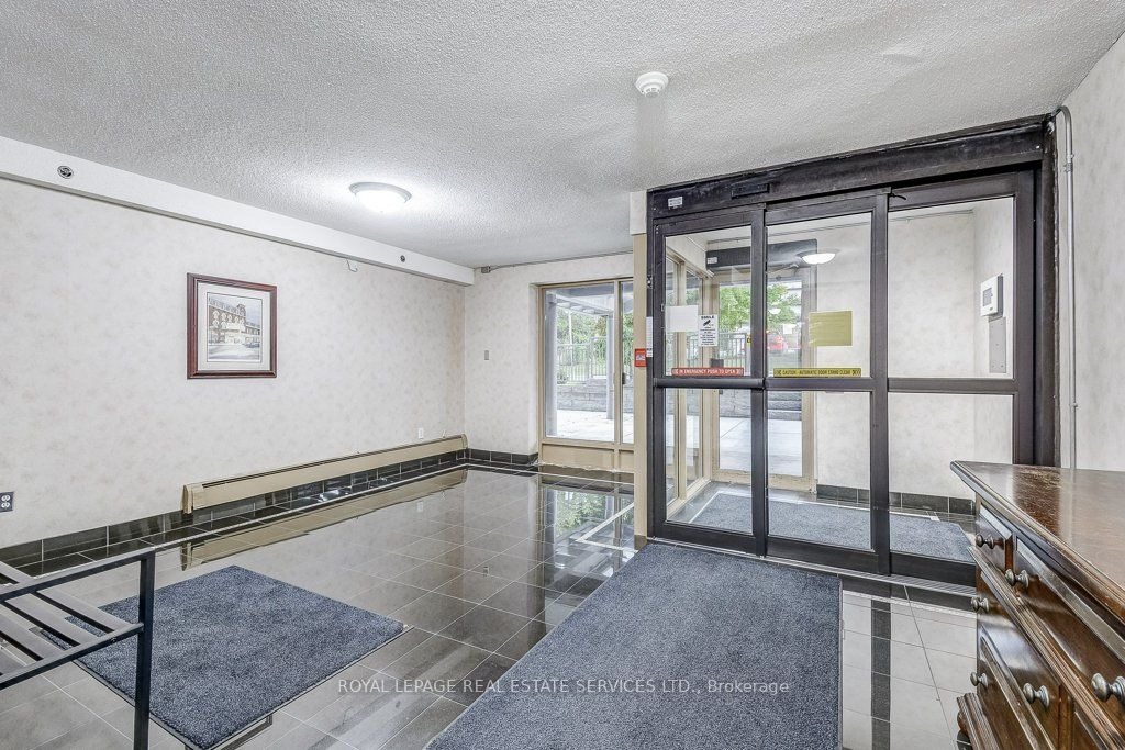 81 Charlton Ave E, #201